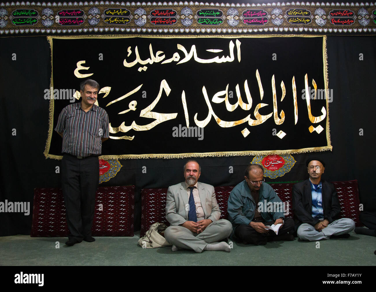 Les hommes musulmans chiites iraniens ayant une réunion au cours de Muharram Achoura avant les Fêtes, Province de Golestan, Gorgan, Iran Banque D'Images