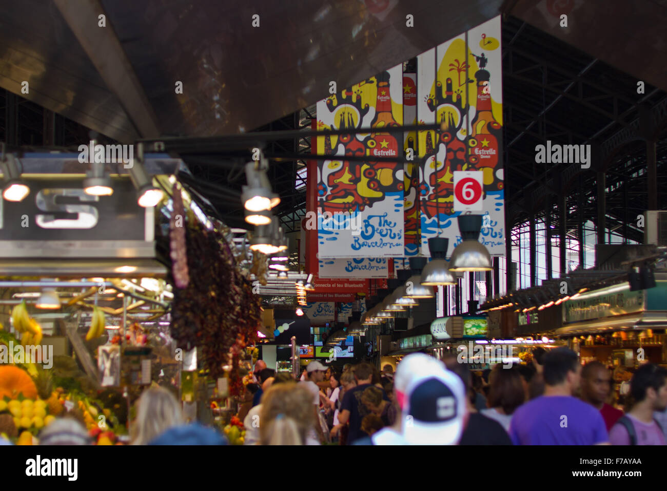 Marché du frais hall à Barcelone Banque D'Images