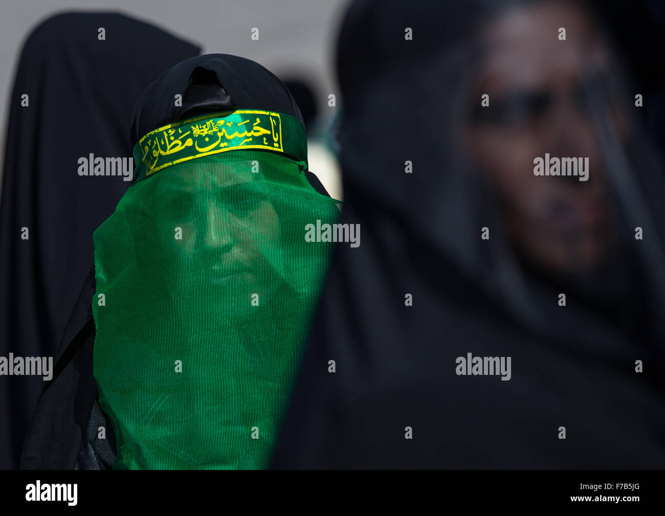 Les femmes musulmanes chiite iranien deuil Imam Hussein Le jour de Tasua avec leurs visages couverts par un voile, la province du Lorestan, Khorramabad, Iran Banque D'Images