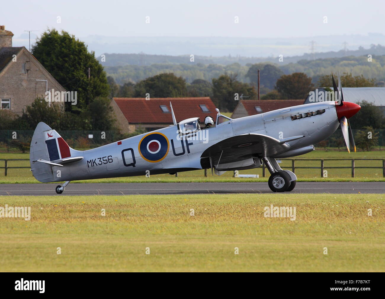 Supermarine Spitfire LF.IXc le roulage à l'Aérodrome de Kemble Banque D'Images