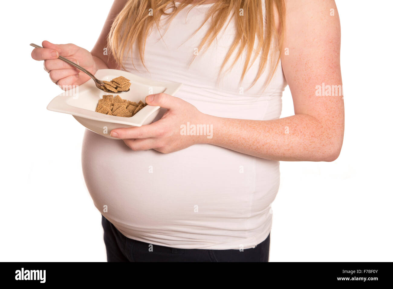 Les femmes pregnat manger des céréales riches en fibres dentelle Banque D'Images