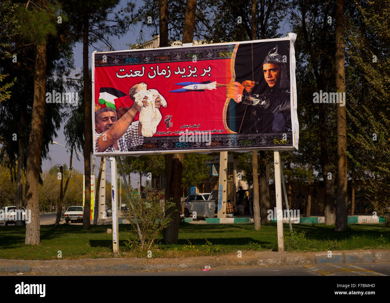 Panneaux de propagande représentant Obama avec un Israélien tué Bow Un bébé palestinien, Province d'Ispahan, Kashan, Iran Banque D'Images