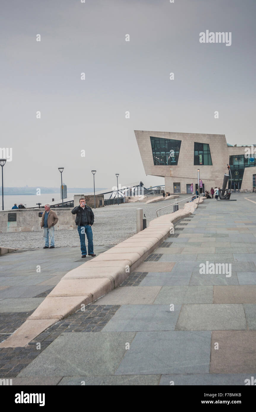 Liverpool's Pier Head terminal de ferries, l'île de Mann, Liverpool, Angleterre, Royaume-Uni. PHILLIP ROBERTS Banque D'Images