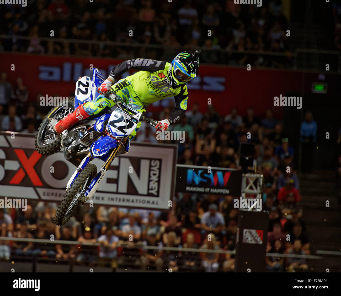 Le Parc olympique de Sydney, Sydney, Australie. 28 Nov, 2015. L'AUS-X ouvert Motocross. Le premier jour. Chad Reed rider de la # 22 Yamaha revient après un saut dans la SX1 course finale de l'AUS-X ouvert au Supercross Allphones Arena : Action Crédit Plus Sport/Alamy Live News Banque D'Images