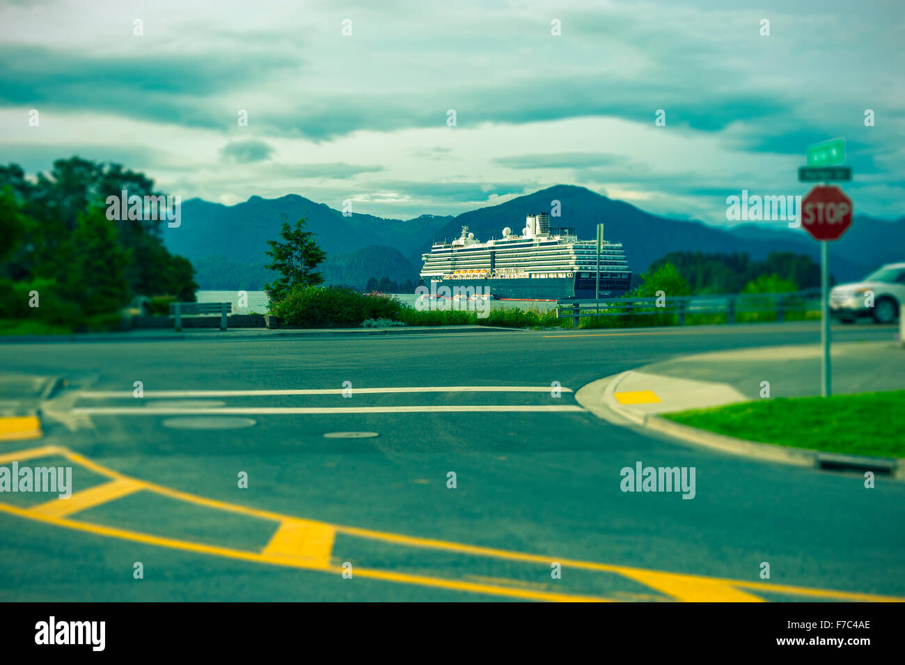 Une vue sur le navire de croisière Westerdam ancré dans la Manche orientale près de Sitka, Alaska USA Banque D'Images