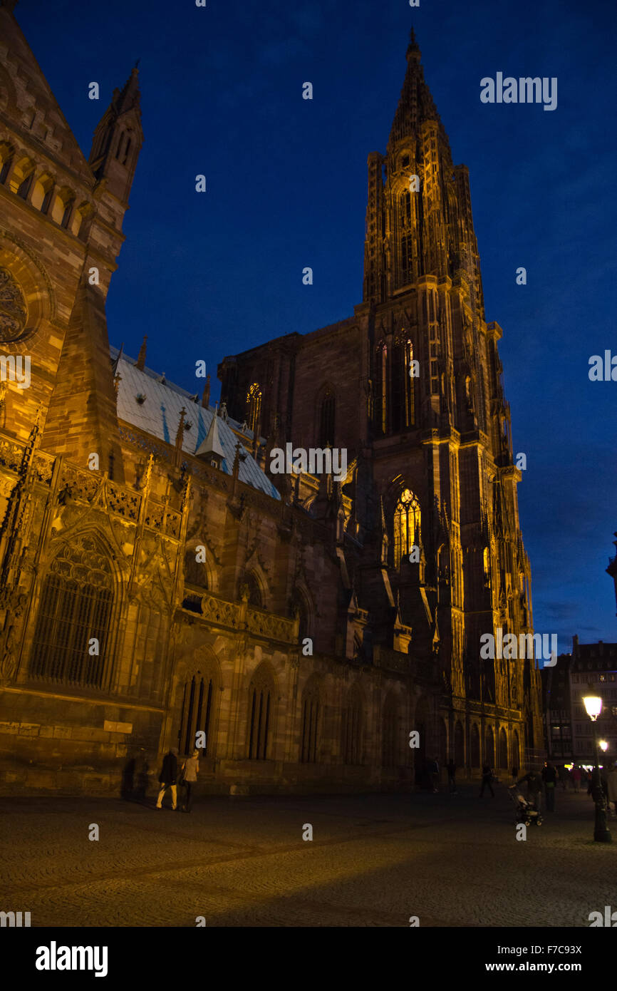 La cathédrale de Strasbourg de nuit Banque D'Images