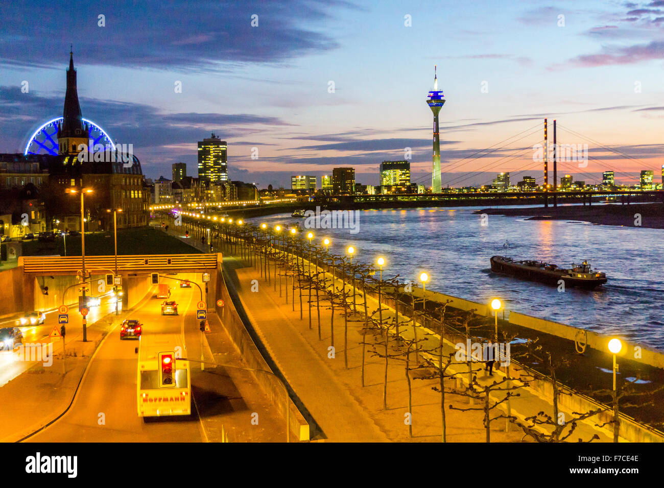 City tunnel, tunnel du Rhin, une route principale dans la vieille ville, le long du Rhin, Düsseldorf, Allemagne Banque D'Images