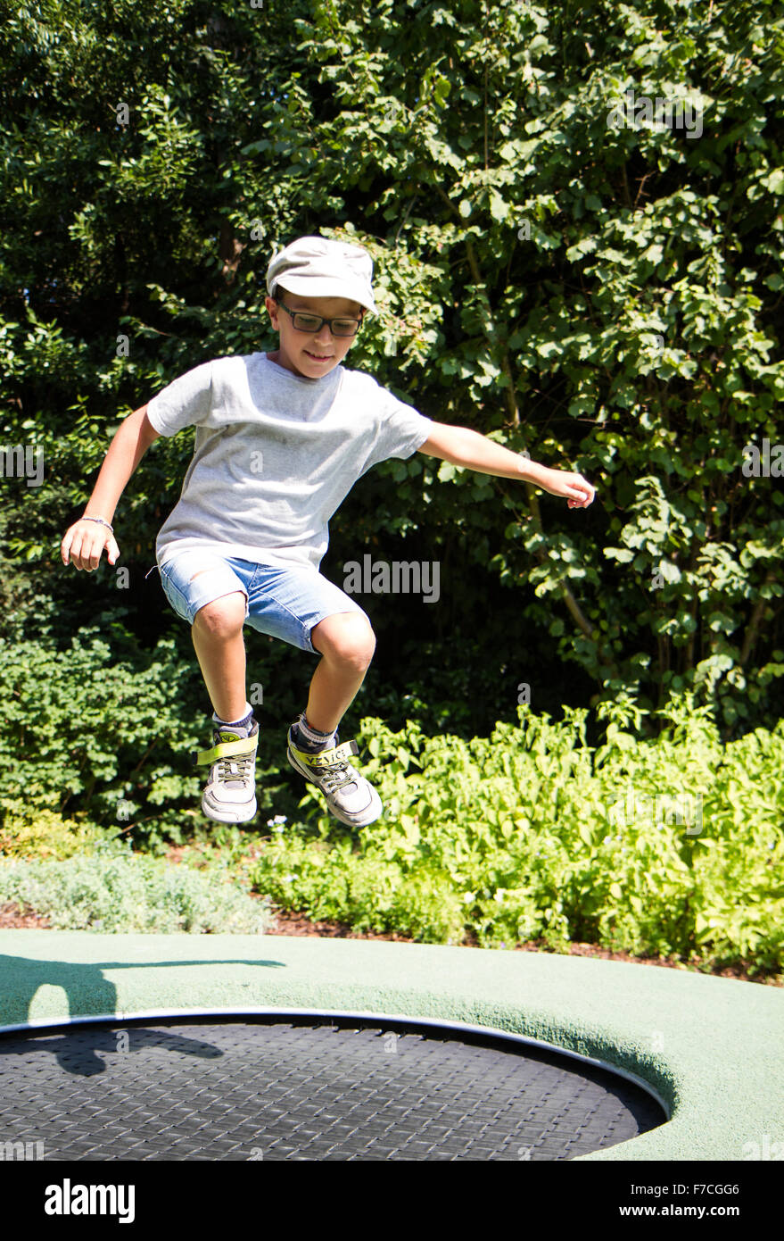 Jumping trampoline park Banque de photographies et d'images à haute  résolution - Alamy