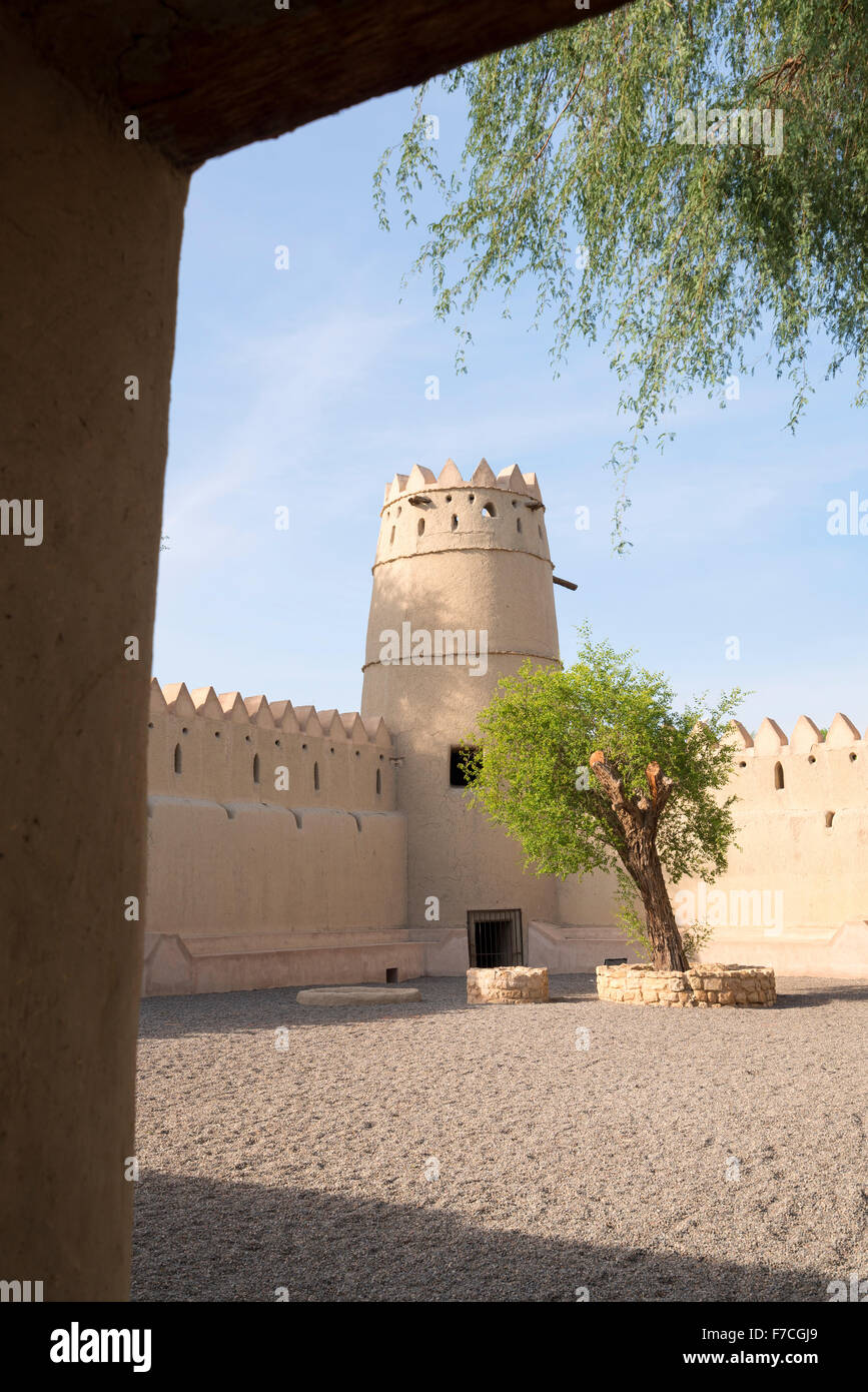 Sultan Bin Zayed fort à côté de Musée National à Al Ain Émirats Arabes Unis Banque D'Images