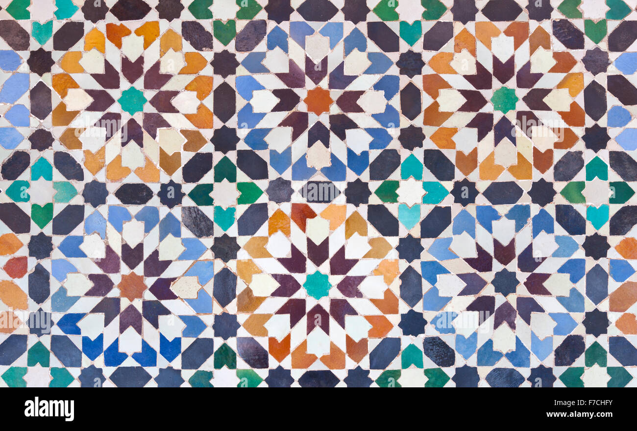Zillij carreaux de mosaïque en céramique marocaine décoration, madrassa Ali Ben Youssef, Marrakech, Maroc Banque D'Images
