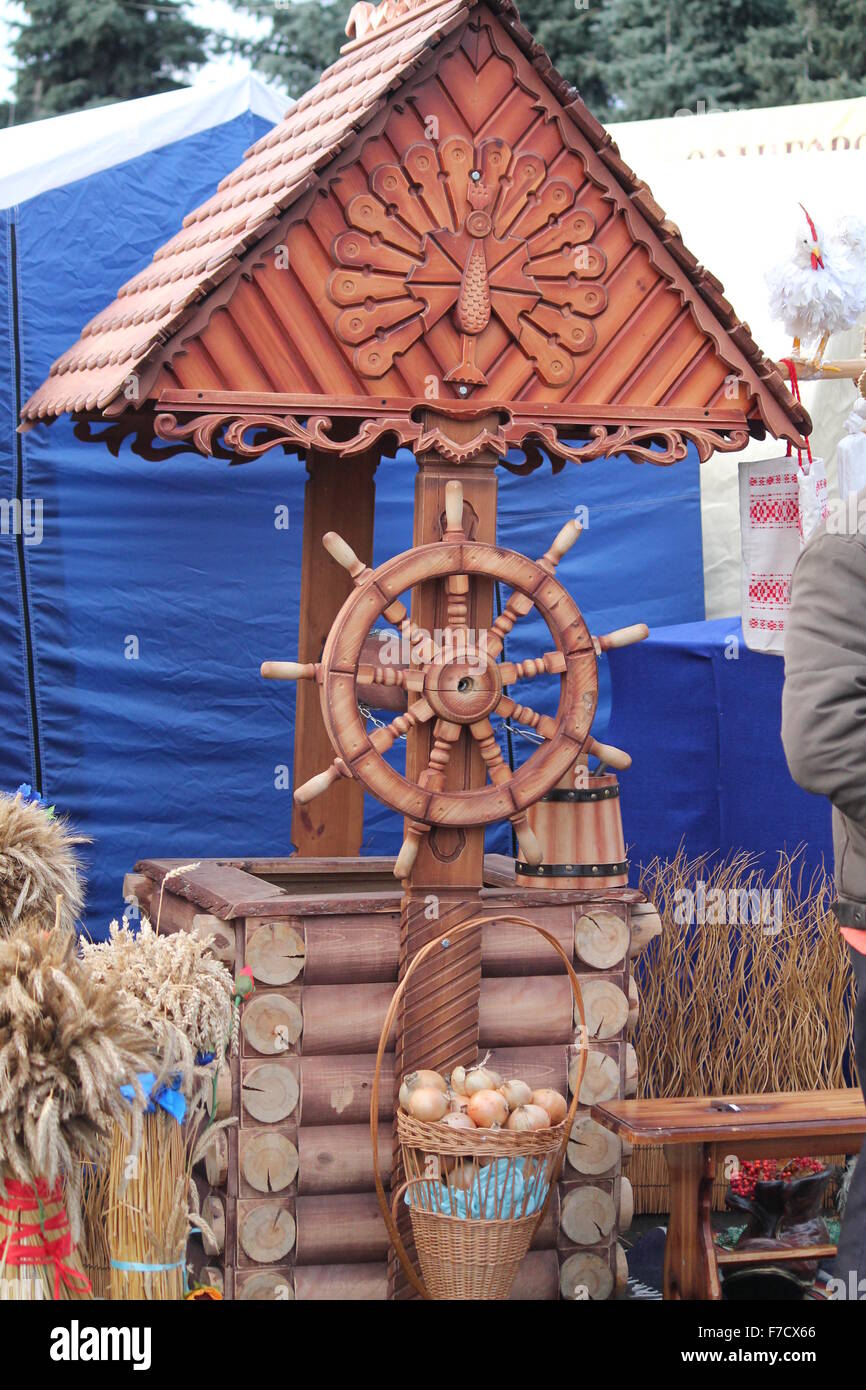 La belle main de décisions de conception bien Pays : triangle de roue, toit, godet Banque D'Images
