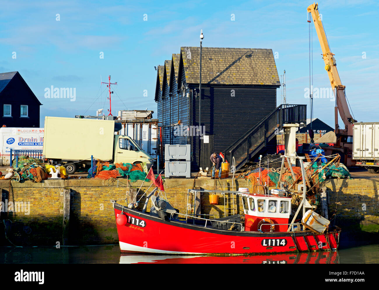 Bateau de pêche dans le port de Whitstable, Kent, Angleterre, Royaume-Uni Banque D'Images