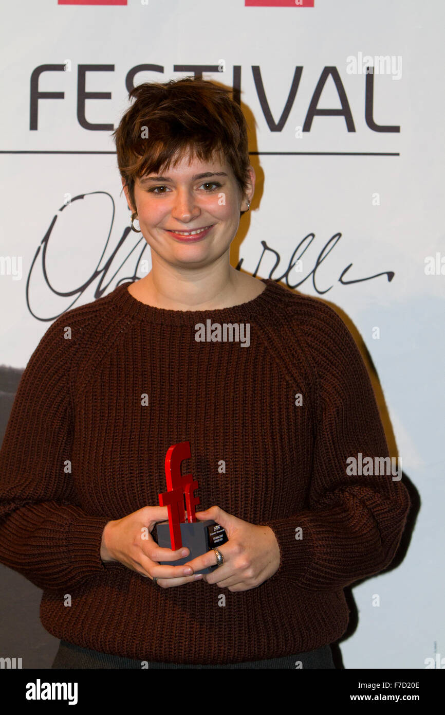 Turin, Italie. 28 Nov, 2015. Film maker Olivia Molnar est décerné à Torino Film Festival. Le Torino Film Festival (aussi appelé le Festival du Film de Turin, la FFT) est un festival international du film qui a lieu chaque année à Turin, Italie. Lieu tous les mois de novembre, c'est le deuxième plus grand film festival en Italie, après le Festival du Film de Venise. © Marco Destefanis/Pacific Press/Alamy Live News Banque D'Images