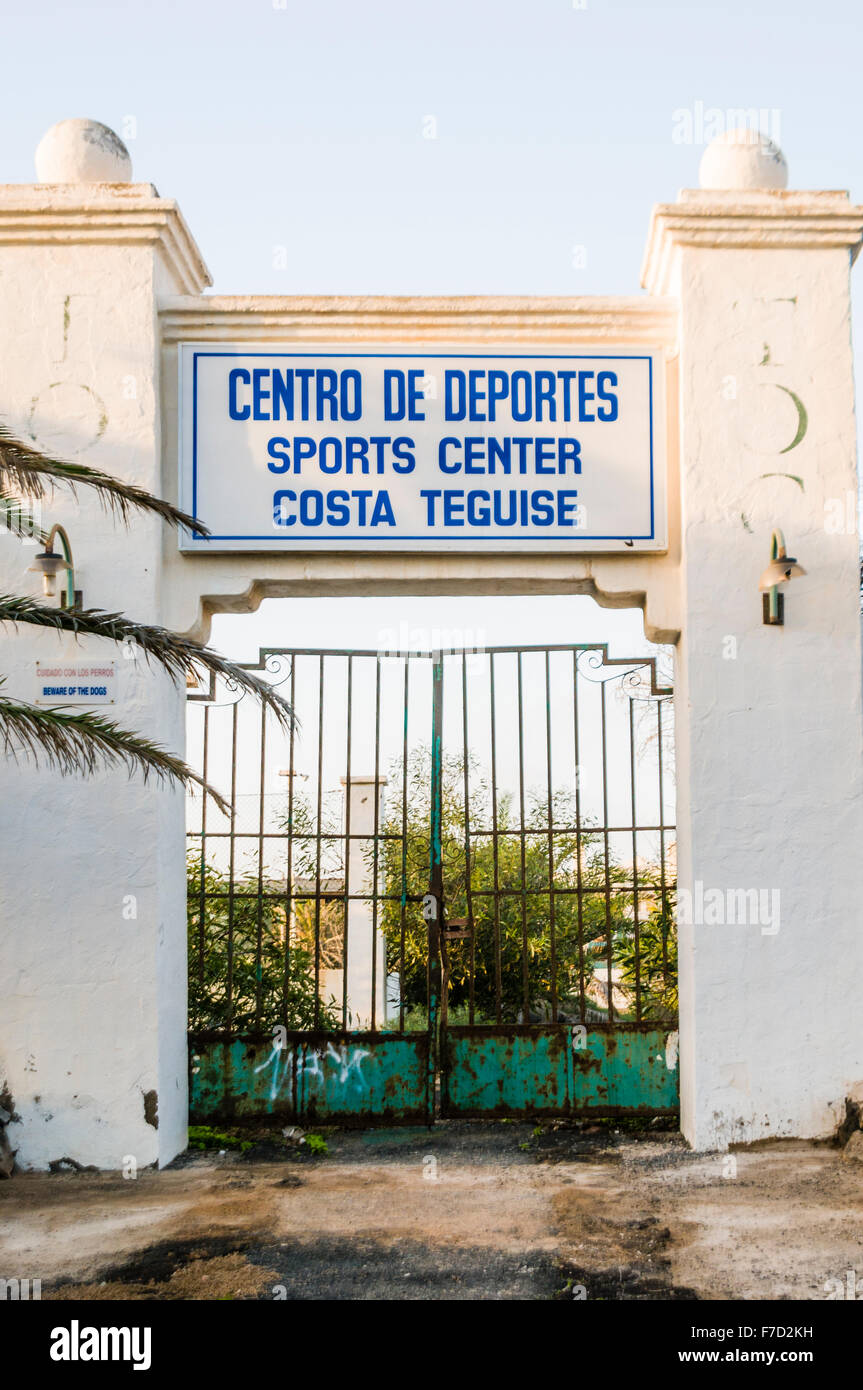 Centre sportif abandonnés à Costa Teguise, Lanzarote. Banque D'Images