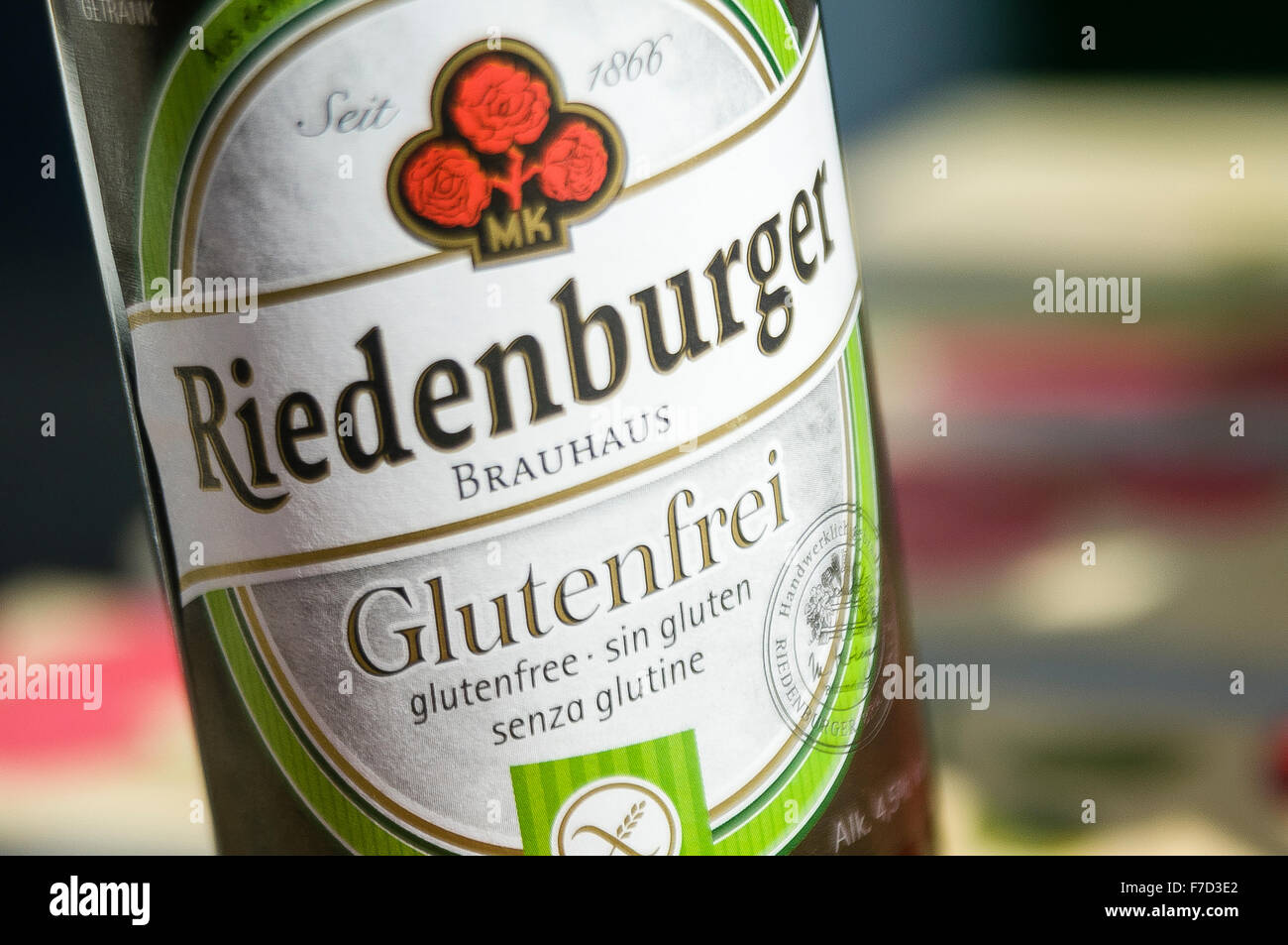 Riedenburger bière de mil sans gluten sur une table à l'extérieur d'un café. Banque D'Images
