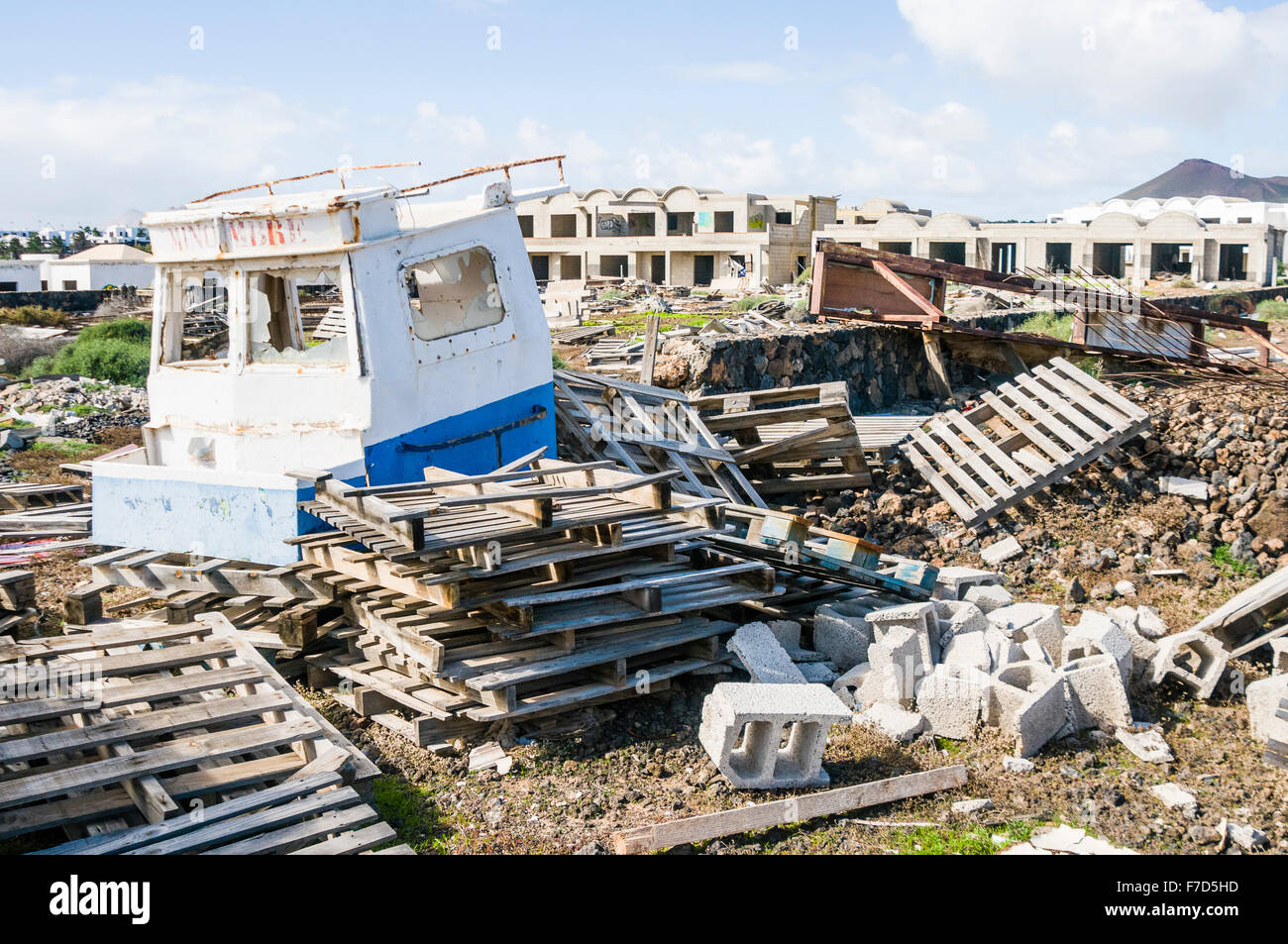 Appartements à moitié terminé sur un site de construction espagnol abandonné, fermé à la suite de la récession et de l'affaissement du marché financier en Banque D'Images