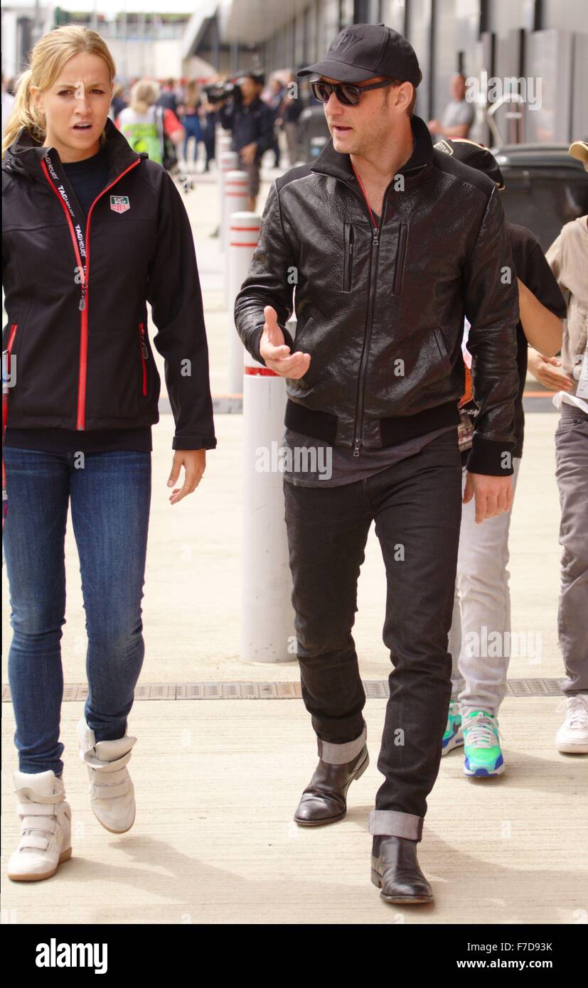 Jude Law dans le paddock avant le début du Grand prix sur le circuit de Silverstone. Banque D'Images