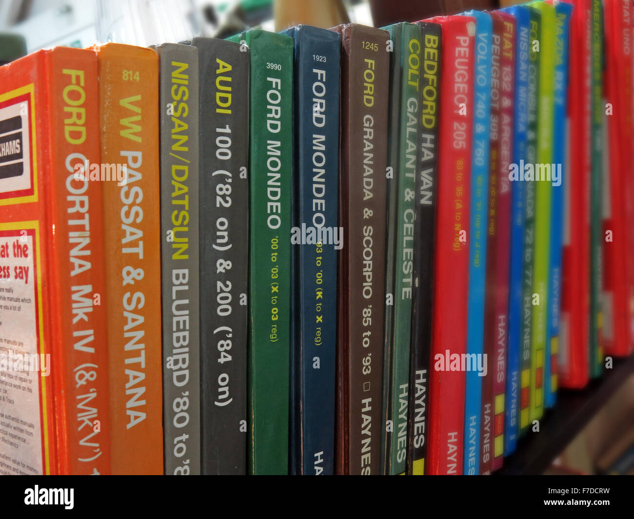 Bibliothèque de maintenance automobile Haynes, England, UK Banque D'Images