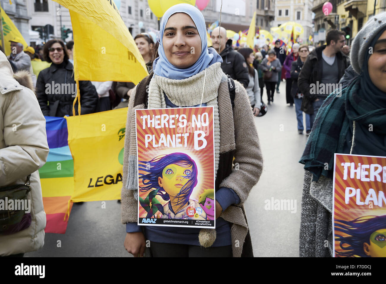 Le 29 novembre 2015 - L'Europe, Italie, Rome, 29 novembre 2015 :mars pendant un rassemblement de manifestants appelant à l'action sur les changements climatiques Le 29 novembre 2015 à Rome un jour avant le lancement de la COP21 conférence à Paris. Certains dirigeants 150 y compris le président américain Barack Obama en Chine, l'Inde, Xi Jinping Narendra Modi et Vladimir Poutine va à l'ouverture de la conférence des Nations Unies Lundi, chargé d'atteindre le premier pacte climatique véritablement universelle. L'objectif est de limiter le réchauffement moyen de deux degrés Celsius (3,6 degrés Fahrenheit), peut-être moins, plus de niveaux pré-révolution industrielle par c Banque D'Images