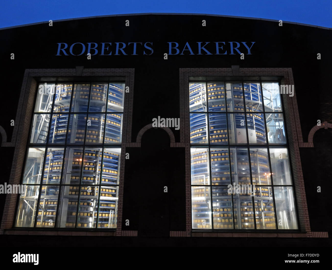 Refroidisseur de pain dans une boulangerie food factory, Northwich, Cheshire, Angleterre, Royaume-Uni Banque D'Images