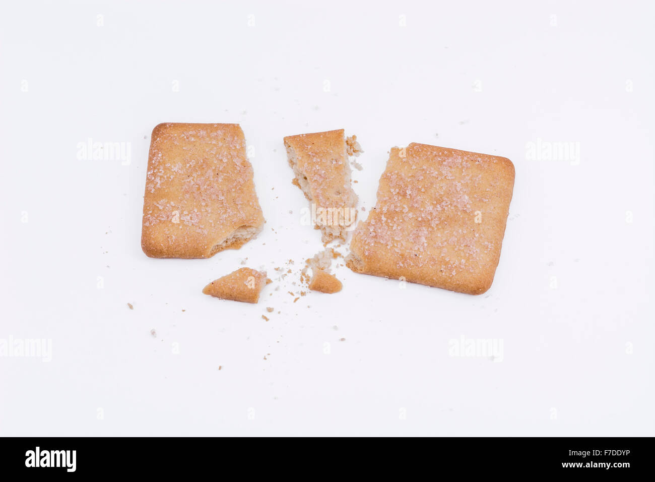 Cookie informatique concept. Broyé, brisé ou écrasé biscuit. Aussi métaphore de Nancy Pelosi's "miettes" de l'emporter sur les réformes fiscales. Banque D'Images