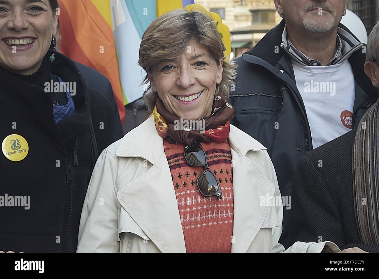 Le 29 novembre 2015 - L'Europe, Italie, Rome, 29 novembre 2015 :mars pendant un rassemblement de manifestants appelant à l'action sur les changements climatiques Le 29 novembre 2015 à Rome un jour avant le lancement de la COP21 conférence à Paris. Dans la première ligne, le président de la Chambre des députés, Laura Boldrini et l'Ambassadeur de France en Italie, Catherine Colonna.Certains dirigeants 150 y compris le président américain Barack Obama en Chine, l'Inde, Xi Jinping Narendra Modi et Vladimir Poutine va à l'ouverture de la conférence des Nations Unies Lundi, chargé d'atteindre le premier pacte climatique véritablement universelle. L'objectif est de limiter la Banque D'Images