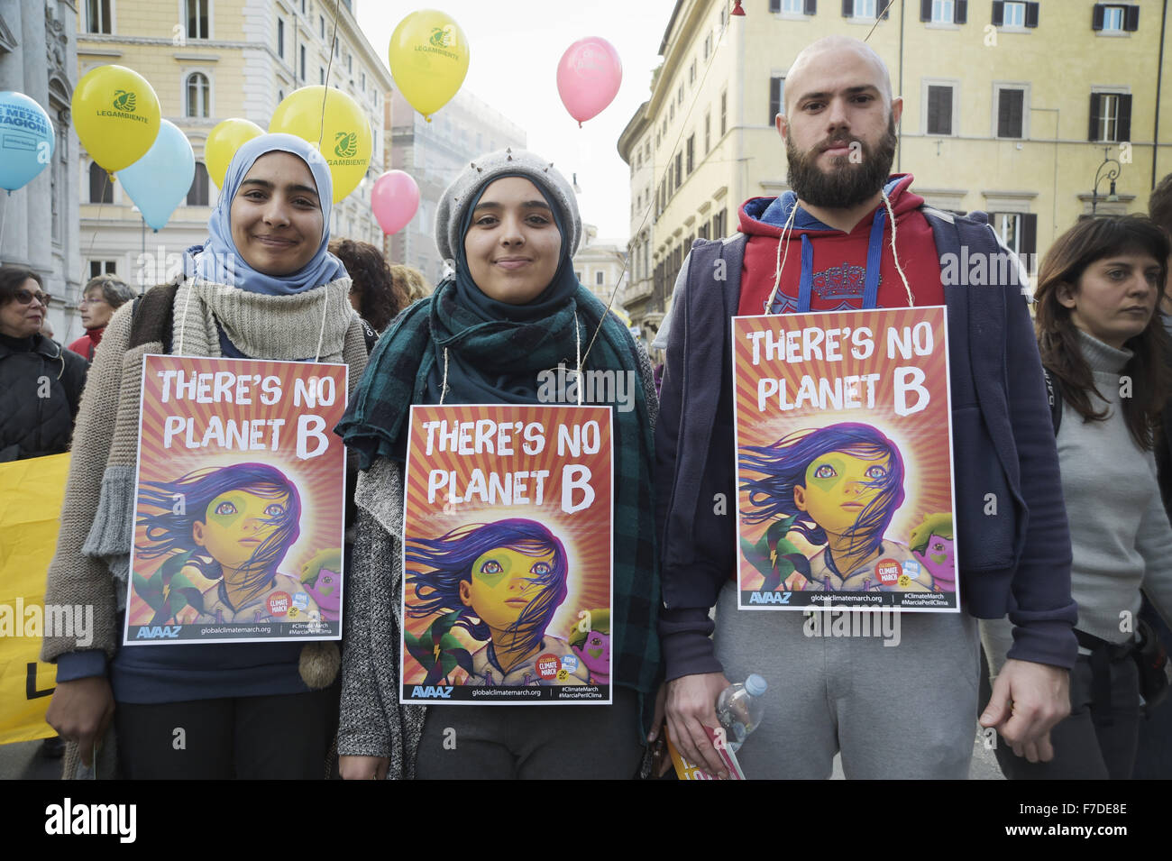 Le 29 novembre 2015 - L'Europe, Italie, Rome, 29 novembre 2015 :mars pendant un rassemblement de manifestants appelant à l'action sur les changements climatiques Le 29 novembre 2015 à Rome un jour avant le lancement de la COP21 conférence à Paris. Certains dirigeants 150 y compris le président américain Barack Obama en Chine, l'Inde, Xi Jinping Narendra Modi et Vladimir Poutine va à l'ouverture de la conférence des Nations Unies Lundi, chargé d'atteindre le premier pacte climatique véritablement universelle. L'objectif est de limiter le réchauffement moyen de deux degrés Celsius (3,6 degrés Fahrenheit), peut-être moins, plus de niveaux pré-révolution industrielle par c Banque D'Images