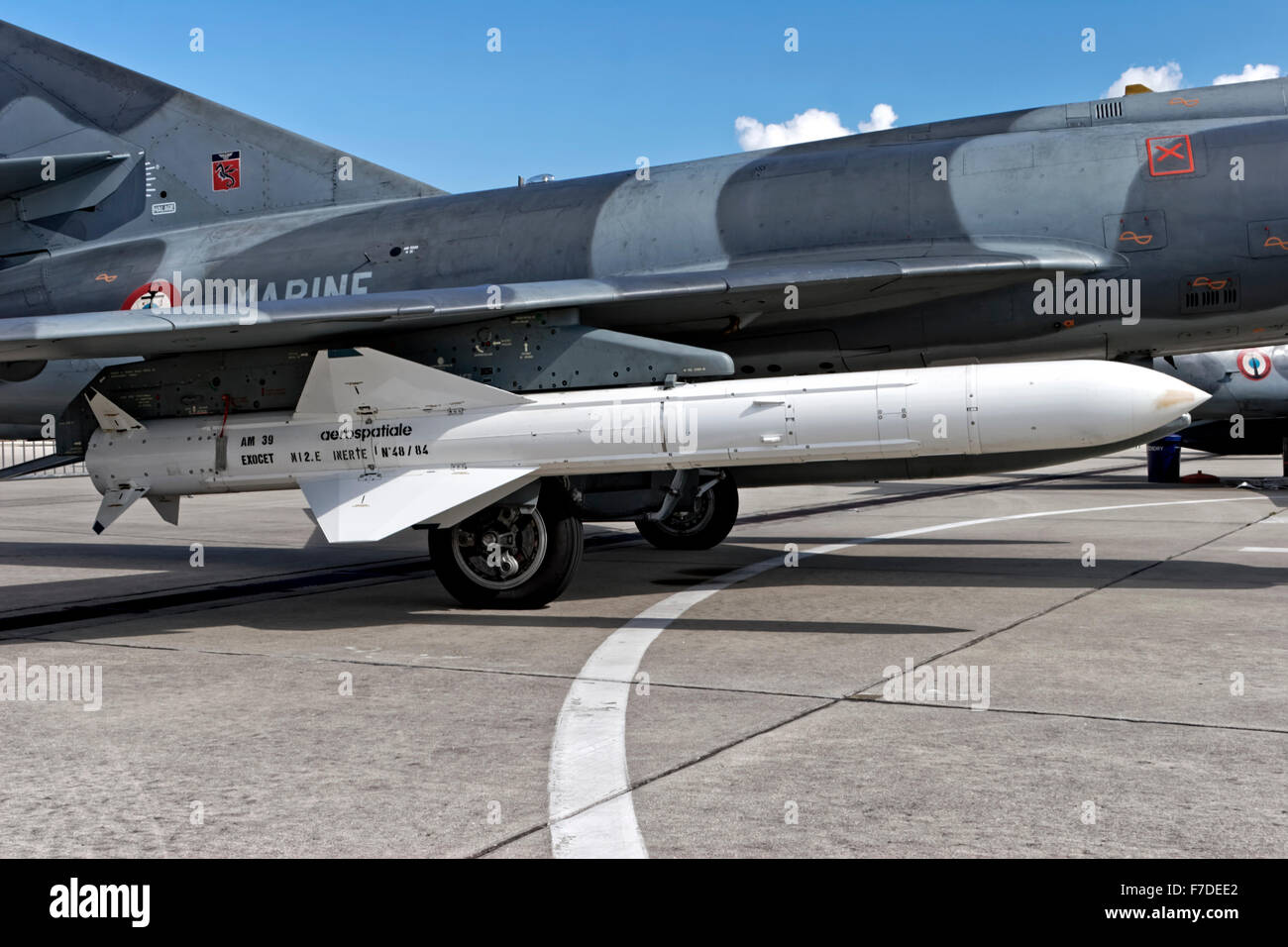 AM39 Exocet Anti-Ship Missile monté sur une Marine française Dassault-Breguet Super Etendard SEM,11F. Banque D'Images