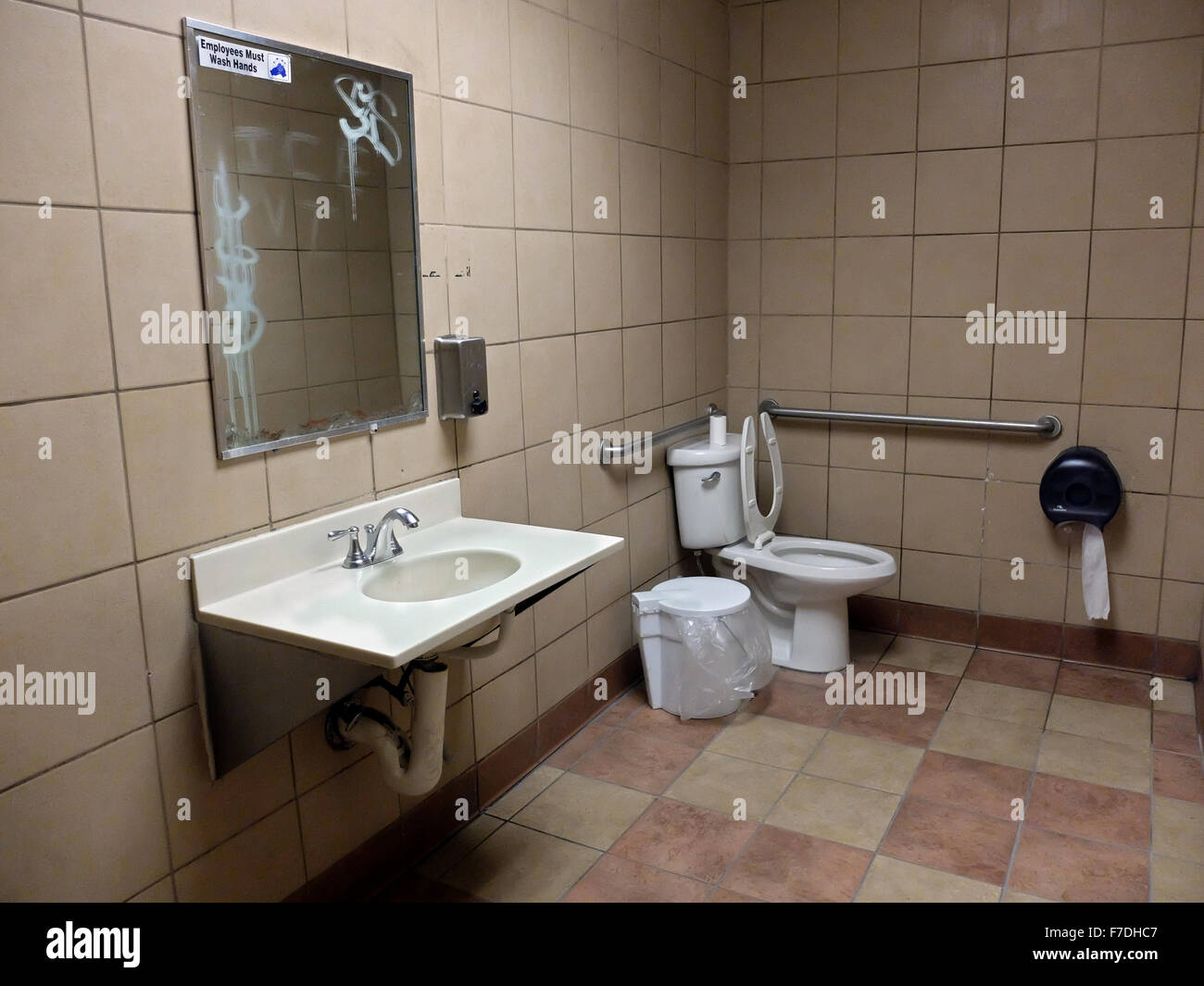 Une toilette unisexe à Wendy's sur le Nord de l'Avenue & 69th street à Jackson Heights, Queens, New York Banque D'Images