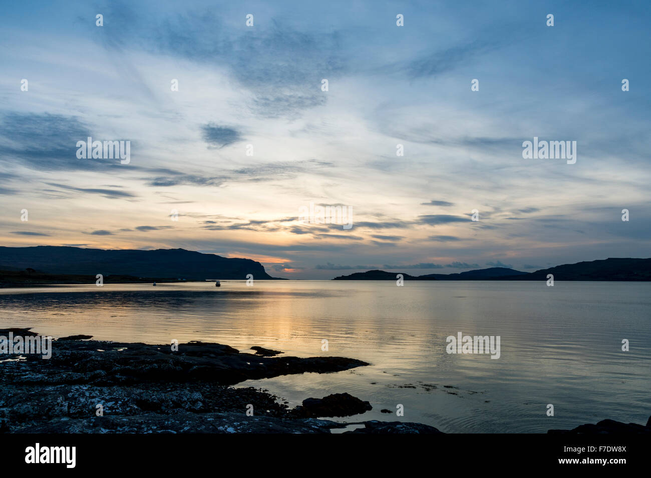 Coucher du soleil sur le Loch na Keal, Isle of Mull, Argyll and Bute, Ecosse UK. Banque D'Images