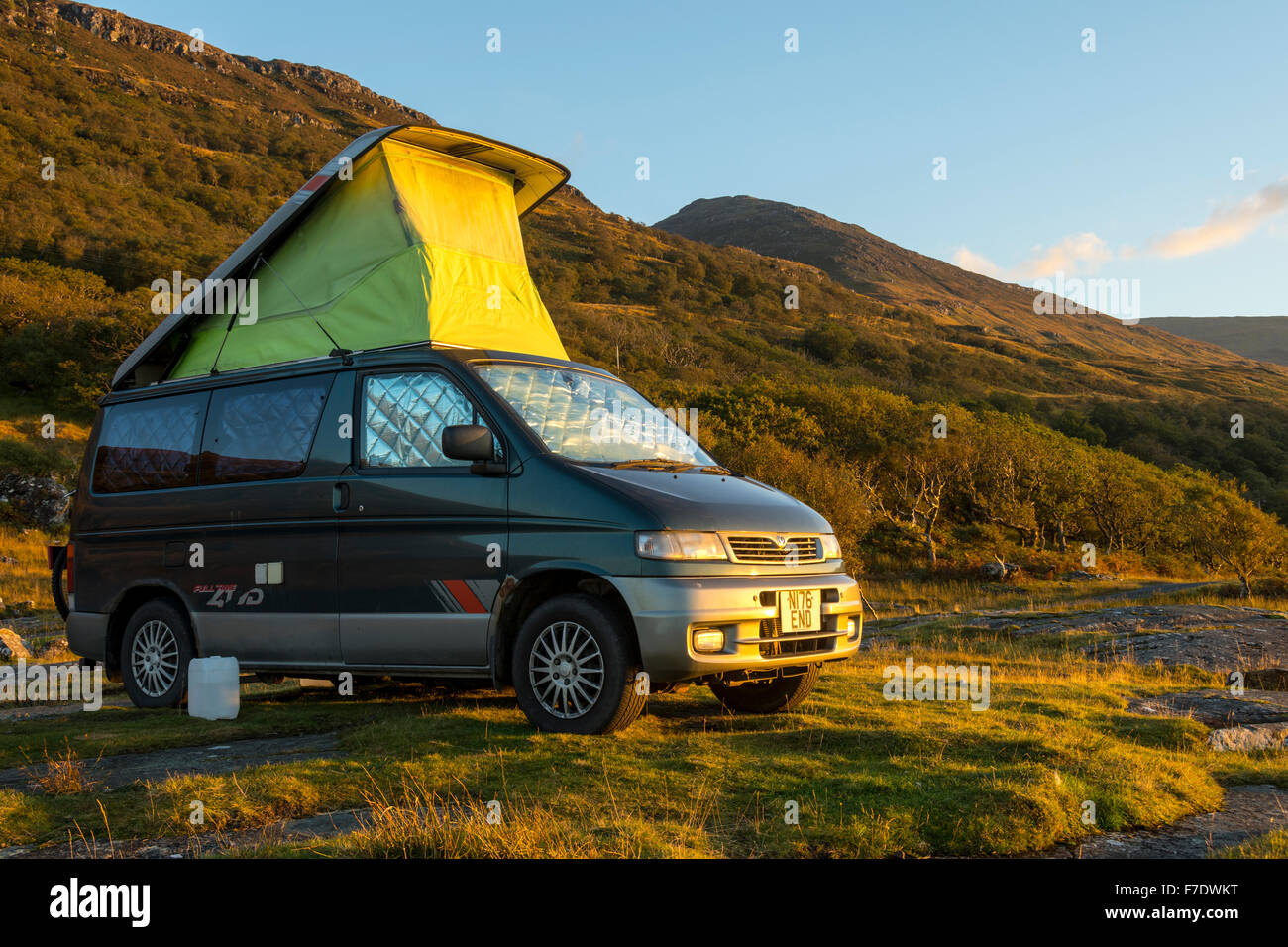 Campervan Mazda Bongo par Loch na Keal, Isle of Mull, ARGYLL & BUTE, Ecosse UK. Banque D'Images