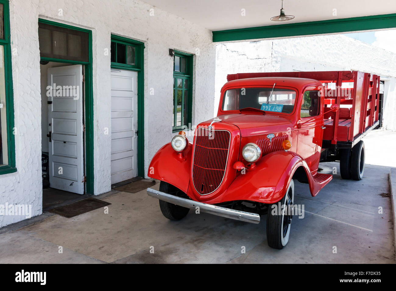 Hobe Sound Florida,1935 Ford camion à plateau,restauré,rouge,les visiteurs voyage voyage touristique touristique repère culture culturelle, vacances gr Banque D'Images