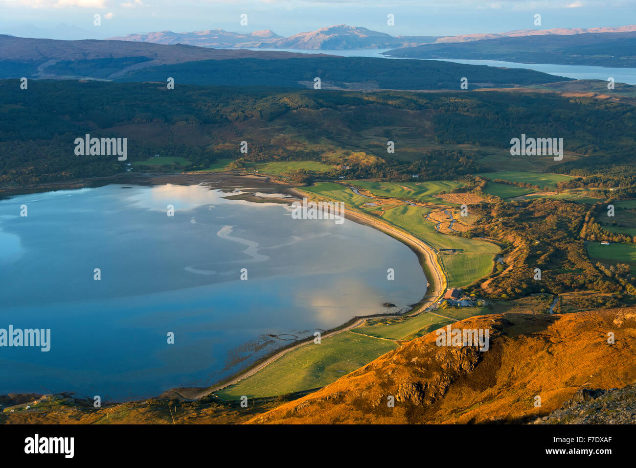 La tête du Loch na Keal de Beinn a' Ghràig, Isle of Mull, Argyll and Bute, Ecosse, Royaume-Uni. Le Sound of Mull au loin. Banque D'Images