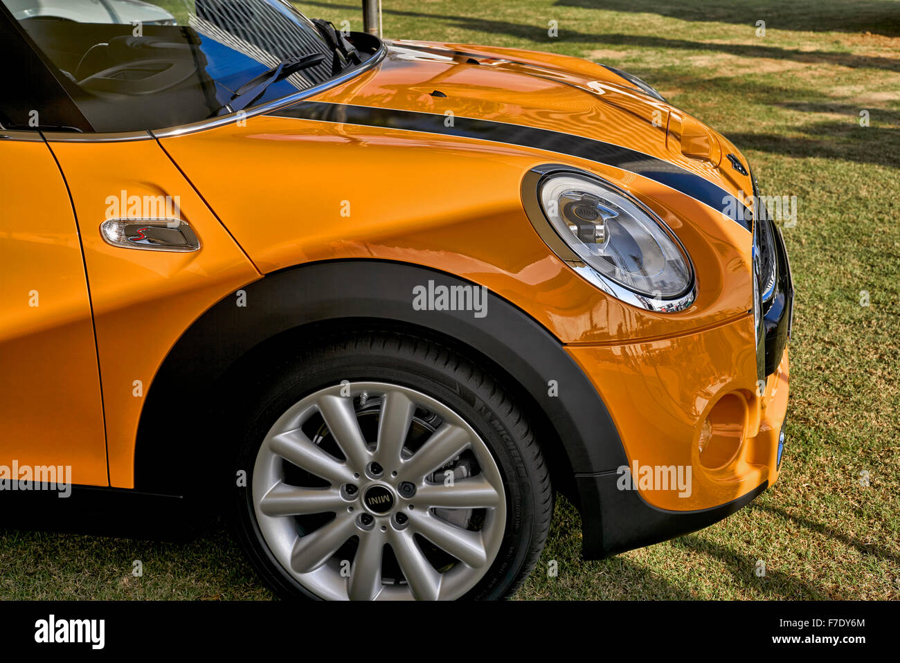 Mini Cooper S Orange Banque D'Images