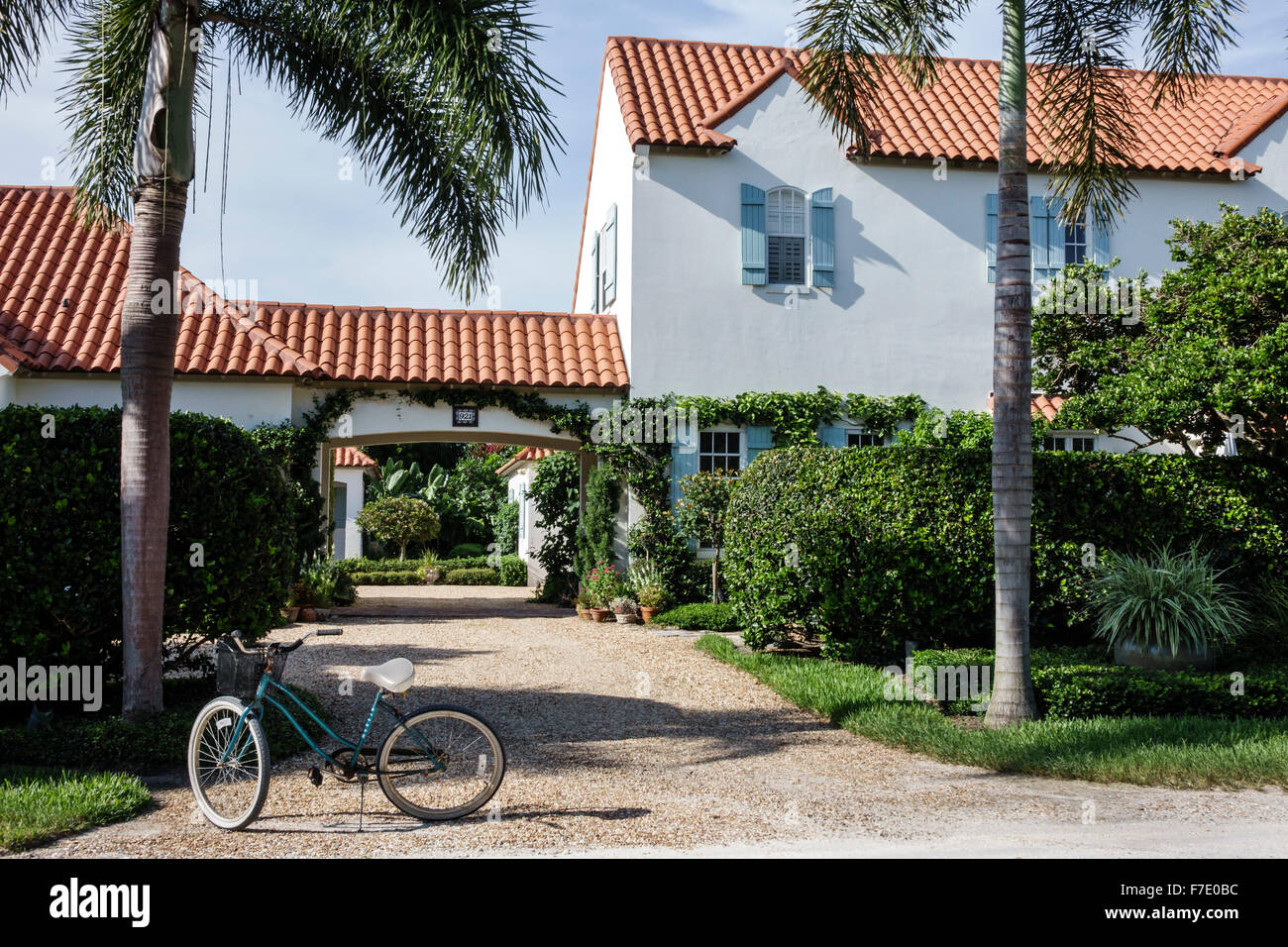 Vero Beach Florida,North Hutchinson Orchid Island,Ladybug Lane,maisons maisons maisons maisons maisons résidence,maison,tonneau tuiles toitures,vélo,vélo,RID Banque D'Images