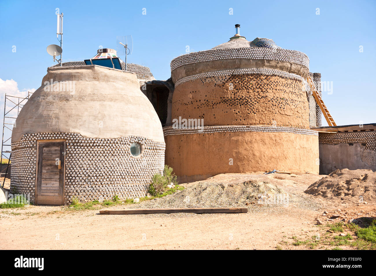 Maisons de vie durable Earthship en cours, Taos Nouveau Mexique Banque D'Images