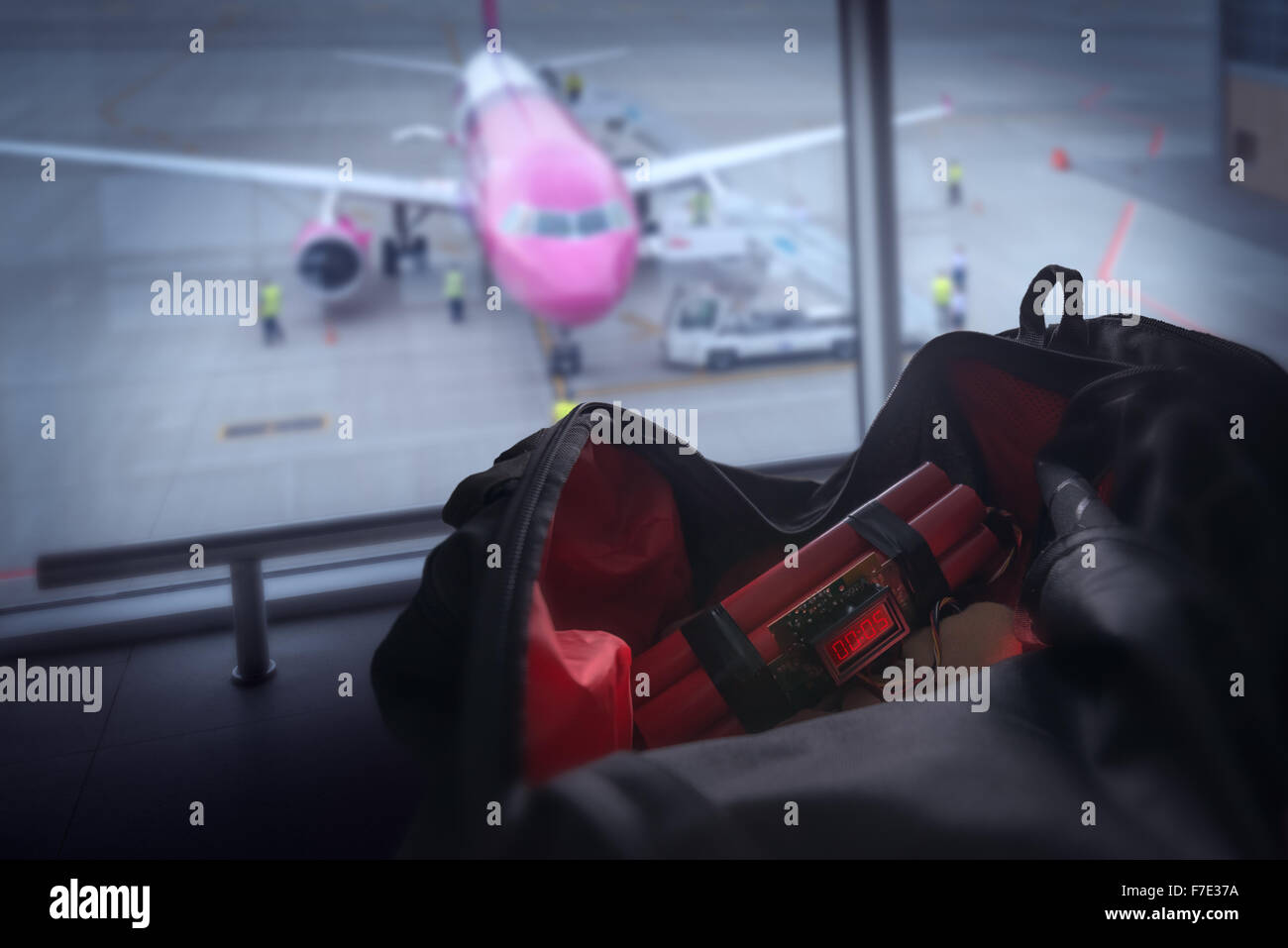 Sac et bombe dans l'aéroport Banque D'Images