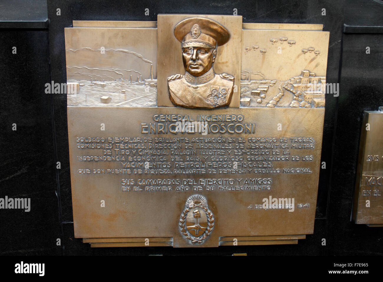 Tombe de Enrique Carlos Alberto Mosconi (21 février 1877 - 4 juin 1940) Cimetière de la Recoleta à Buenos Aires, Argentine. Banque D'Images