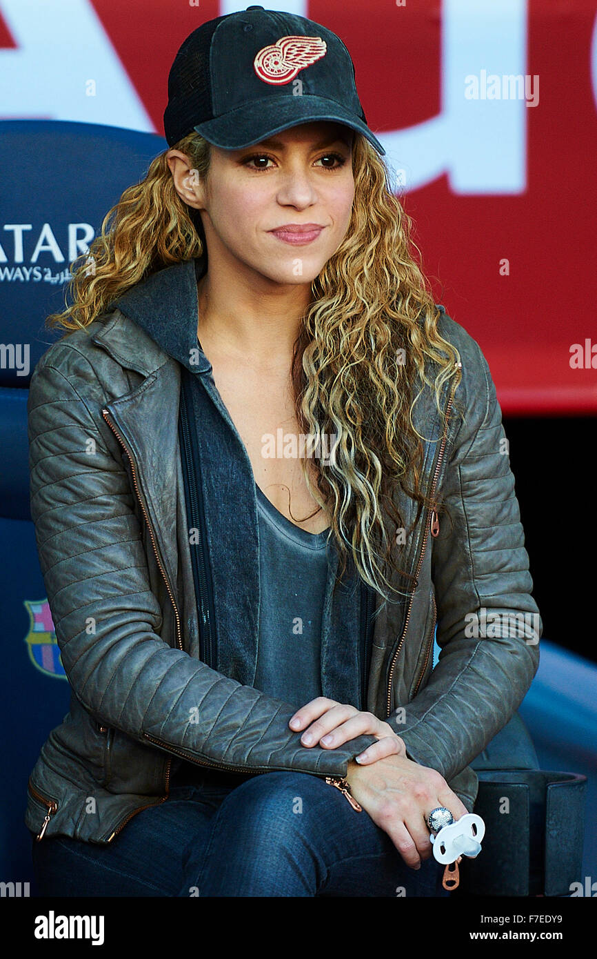 Shakira a été voir avant, la Liga match de foot entre FC Barcelone et Real  Sociedad, au Camp Nou à Barcelone, Espagne, le samedi 28 novembre, 2015.  Foto : S.Lau Photo Stock - Alamy