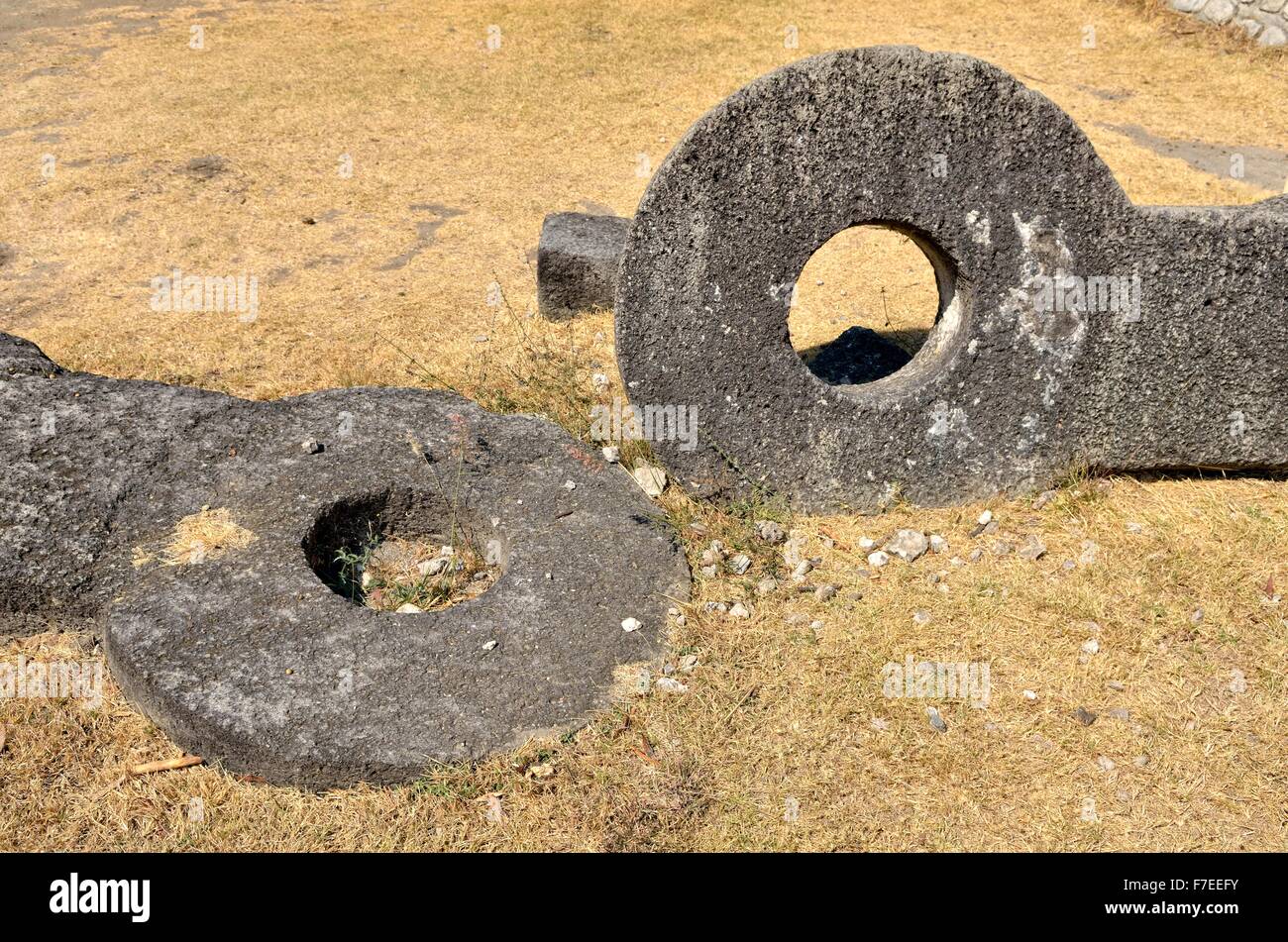 Arceaux en pierre, dans le nord de la cour de jeu, Ruines de Xochicalco, Cuernavaca, Morelos, Mexique Banque D'Images