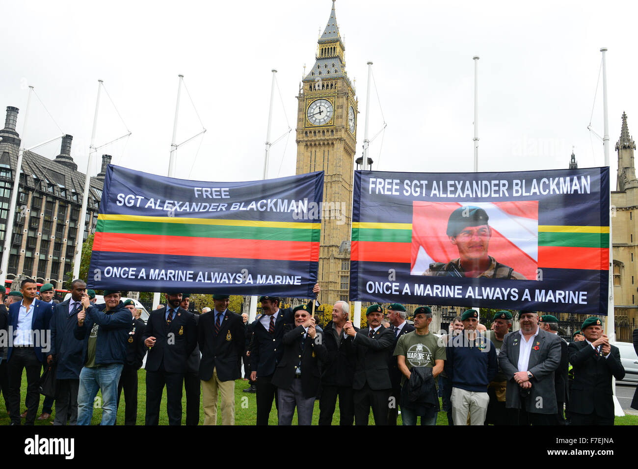 Une manifestation en soutien du Sgt Alexander Blackman, un marine qui purge une peine de prison à vie pour meurtre d'un insurgé taliban blessé, est maintenu en place du Parlement que des militaires sont mis en garde par le ministère de la Défense de ne pas y assister. En vedette : Sup Banque D'Images