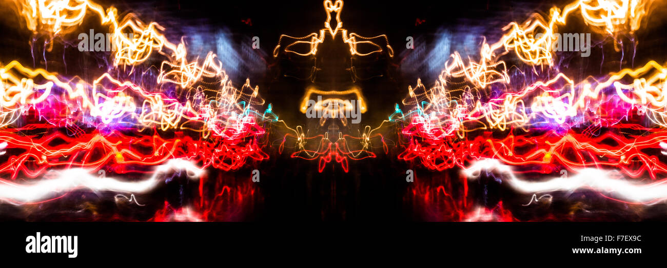 Lightpainted panoramas dans des couleurs plus lumineuses funky. Photographié dans un quartier avec de l'halogène, néon, et serre avec ad Banque D'Images