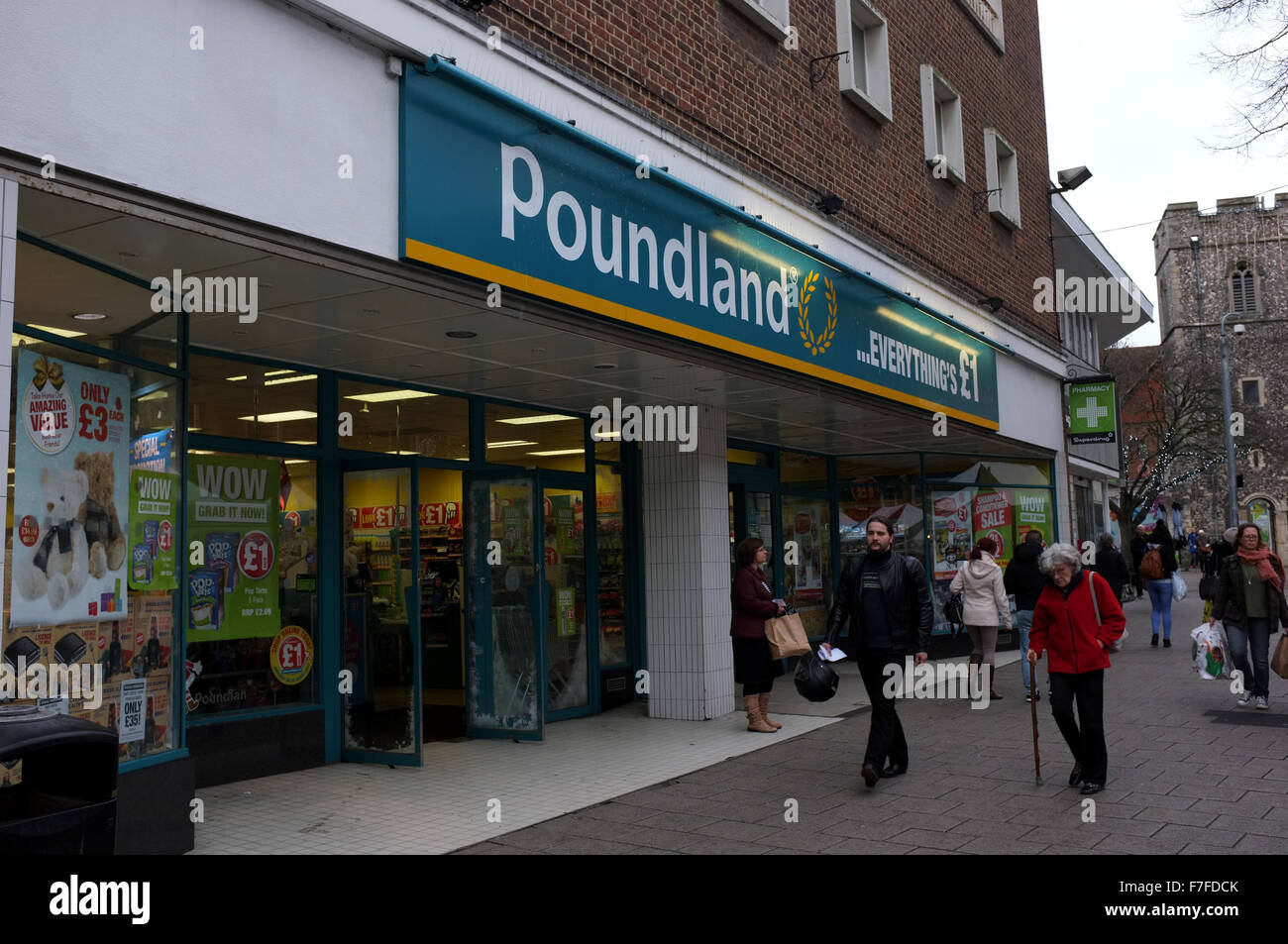 Poundland discount boutique en ville de Canterbury Kent uk novembre 2015 Banque D'Images