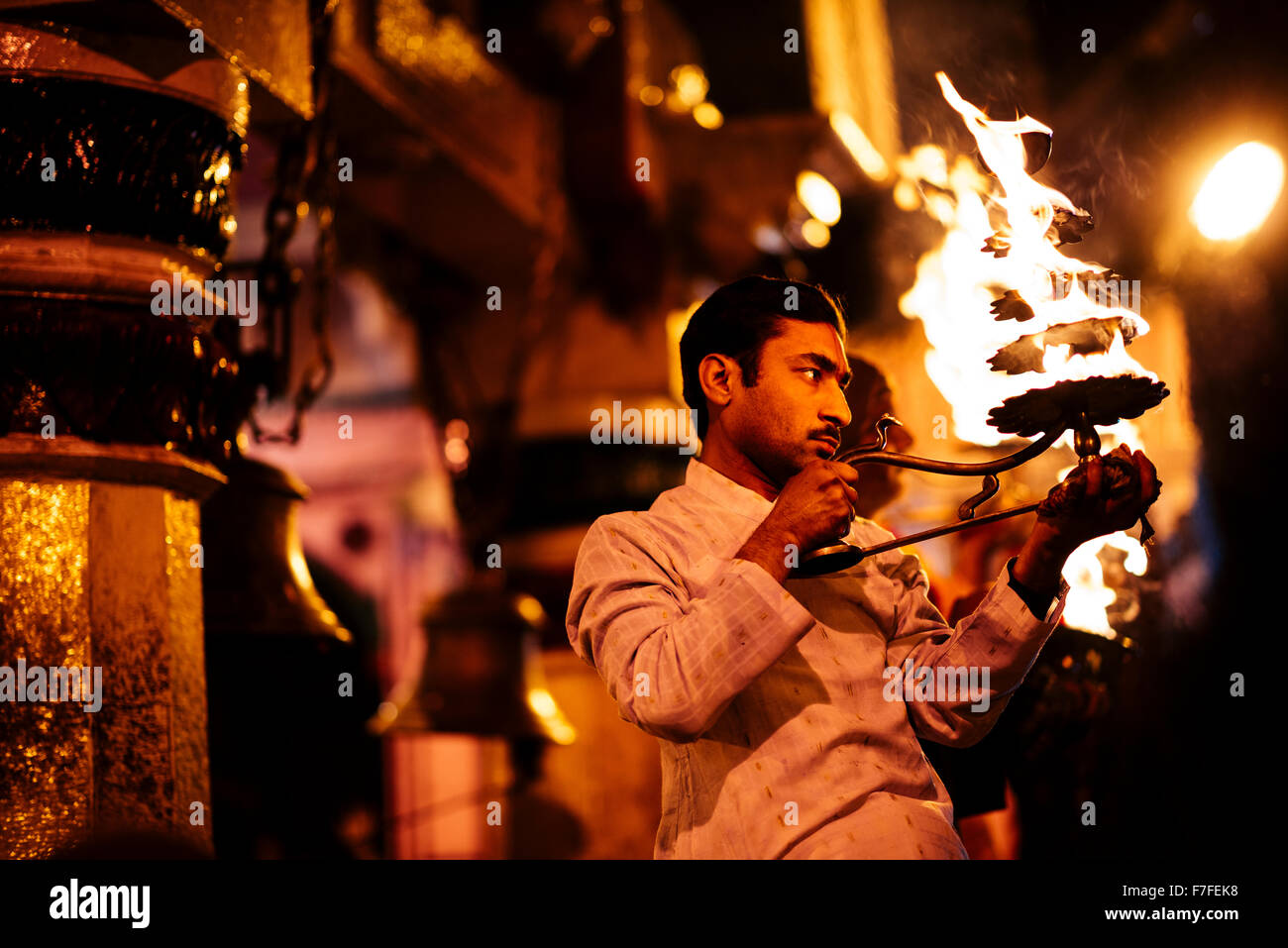 Cérémonie Puja, Ghat, Mathura, Uttar Pradesh, Inde Banque D'Images