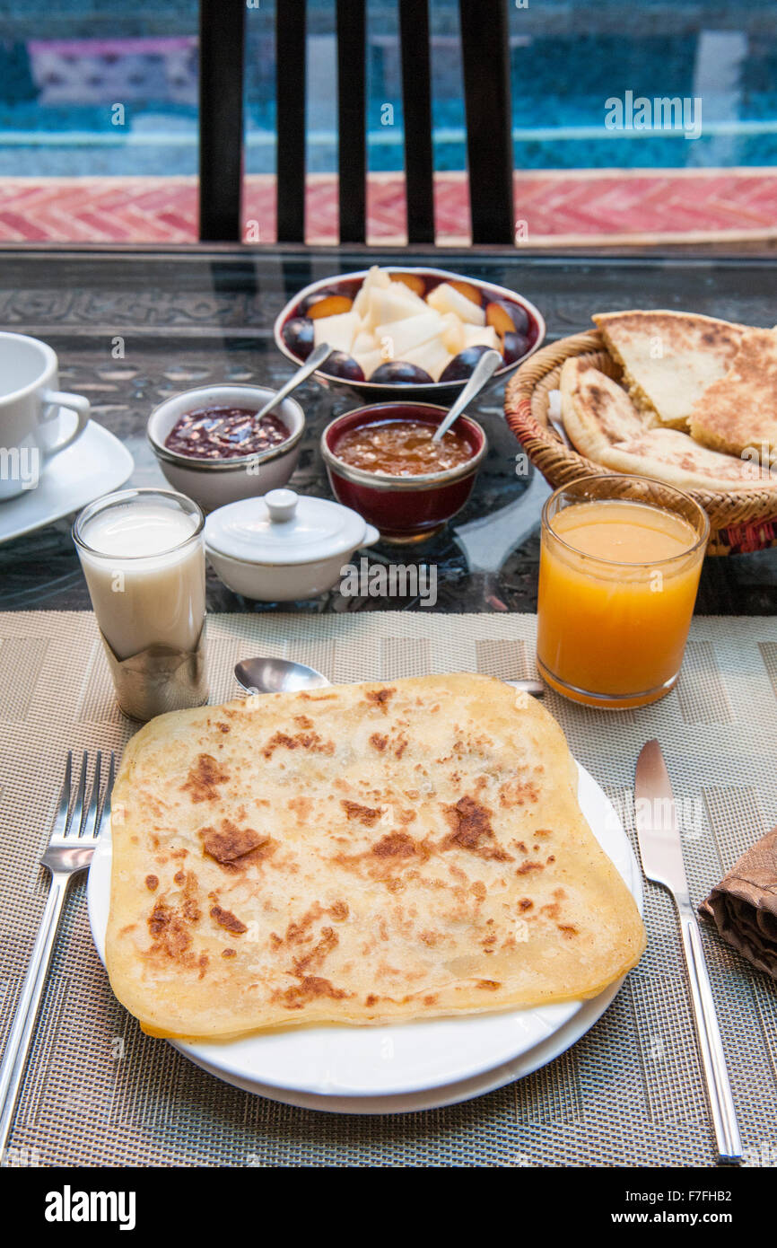 Petit-déjeuner à Riad El Zohar à Marrakech, Maroc. Banque D'Images