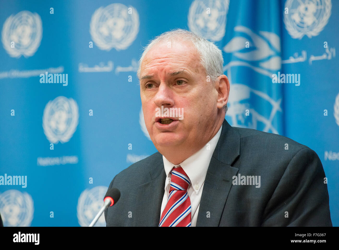 New York, États-Unis. 30Th Nov, 2015. Simon Bland, intervient lors de la presse. À la veille de la Journée mondiale du SIDA (1er novembre), Simon Bland, directeur du Programme commun des Nations Unies sur le VIH et le SIDA (ONUSIDA) Bureau à New York, a parlé avec les journalistes au Siège des Nations Unies à New York pour présenter un rapport sur les progrès réalisés vers l'éradication de la maladie et de limiter sa propagation. © Albin Lohr-Jones/Pacific Press/Alamy Live News Banque D'Images