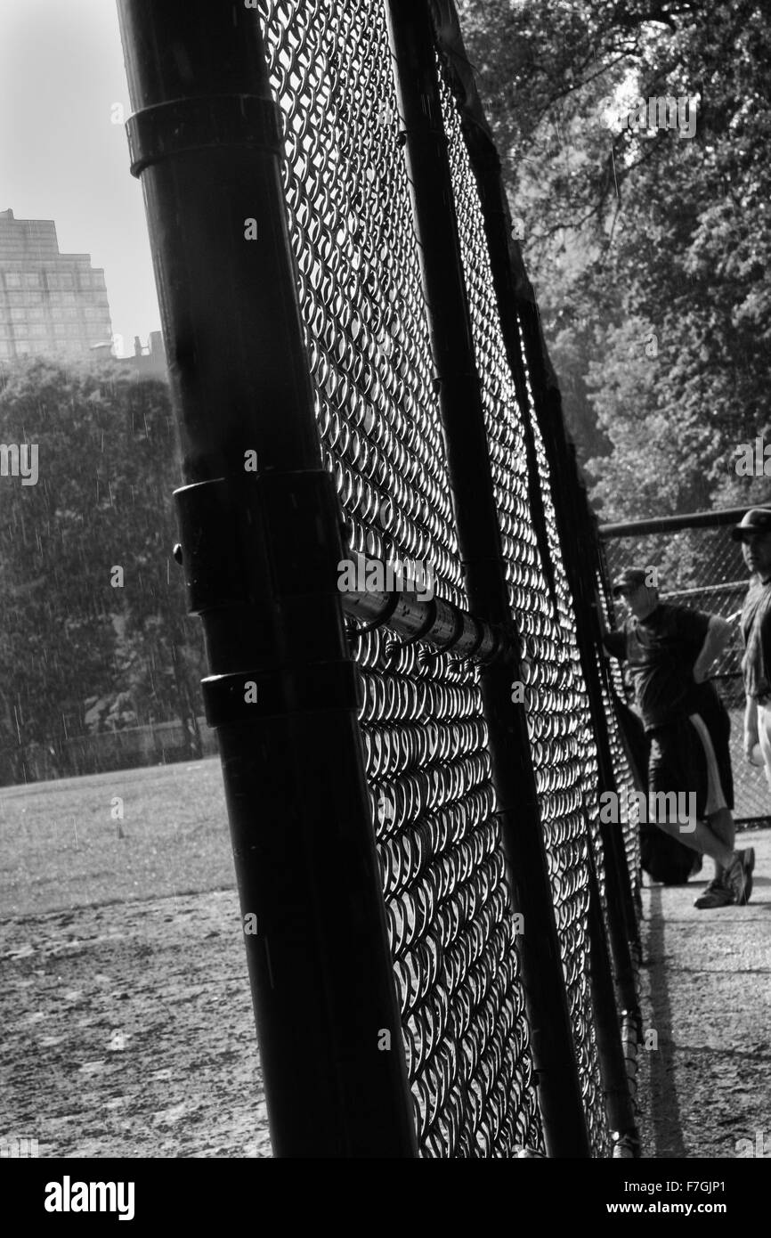 NEW YORK - Le 23 juin : l'équipe de baseball jouant à Heckscher Ballfields dans Central Park le 23 juin 2008.Il y a 26 un softball Banque D'Images