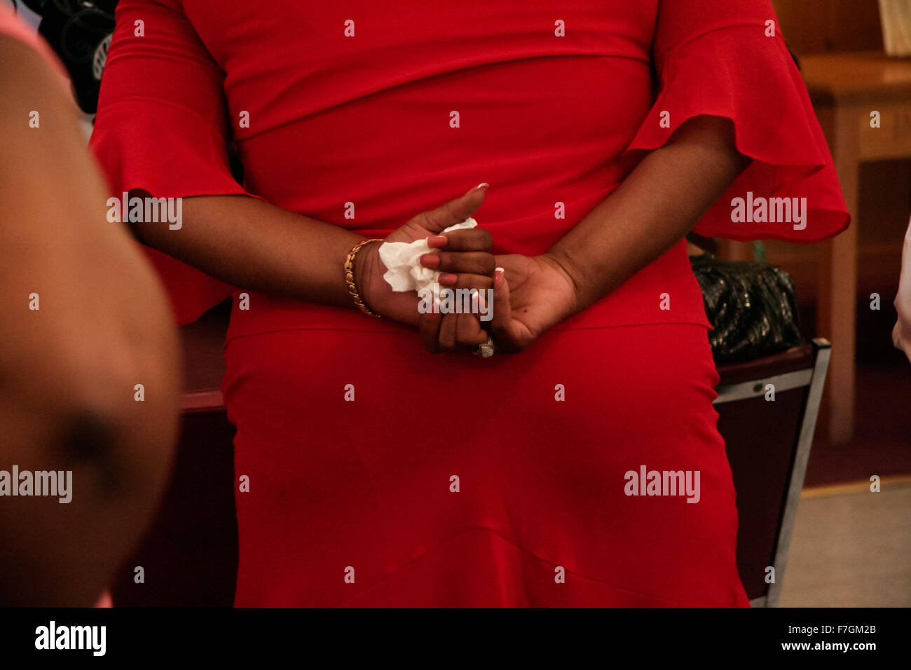 Les noirs en train de célébrer un service religieux dans une église de Harlem congrégation peu de voisinage Banque D'Images