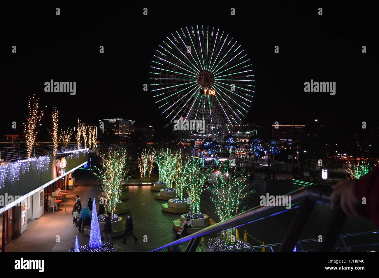 Beau port port de Yokohama Minato mirari dans la nuit avec une longue exposition à l'éclairage du couvercle Banque D'Images