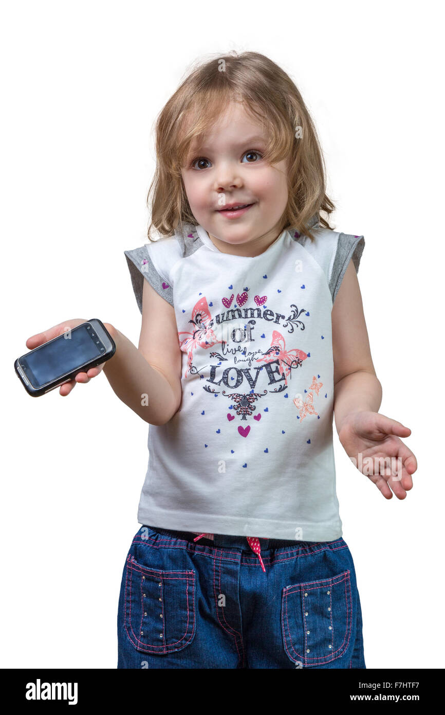Petite fille confuse avec un petit noir téléphone dans la main Banque D'Images